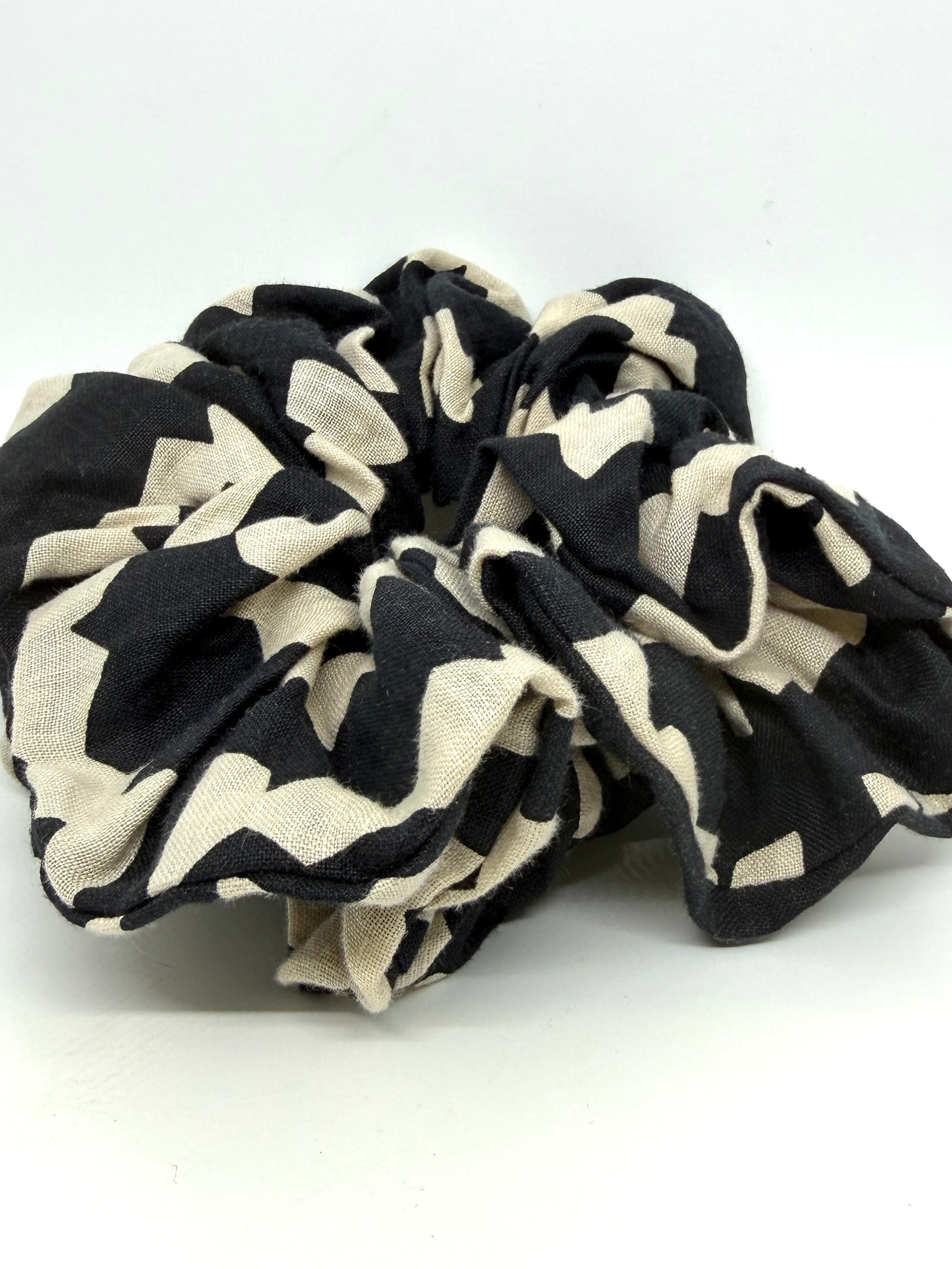 Scrunchie - Black Echo
