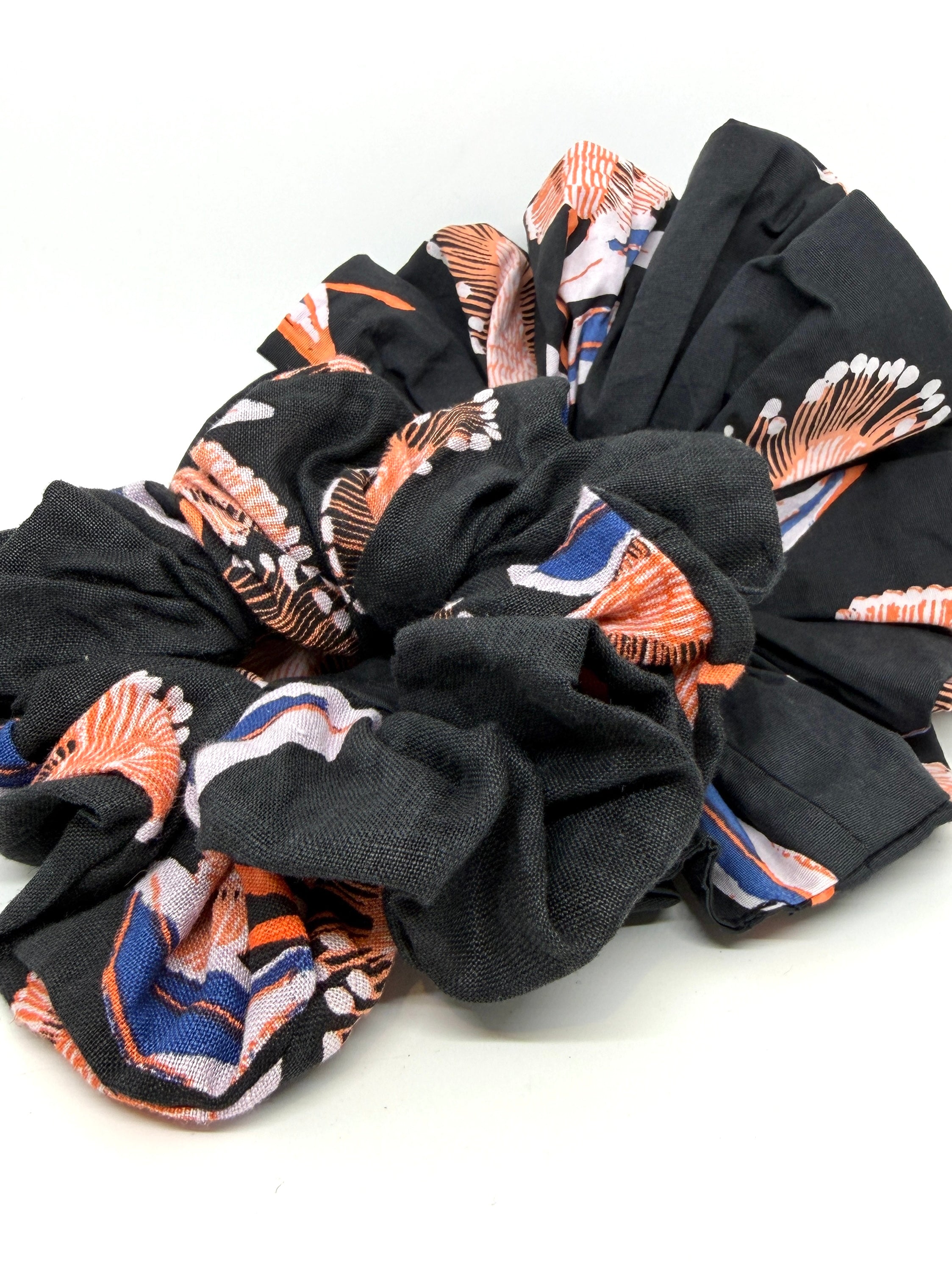 Scrunchie - Coral Thistle