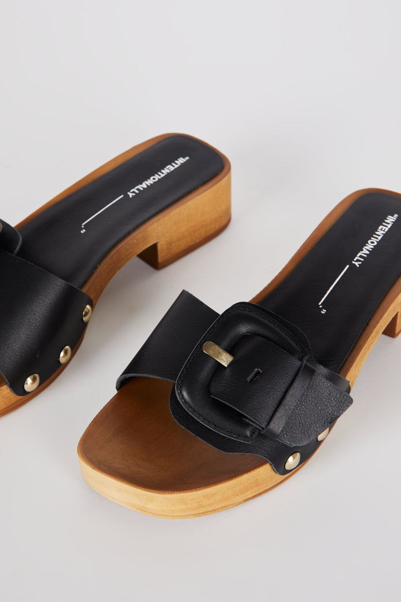 Mar Leather Clog