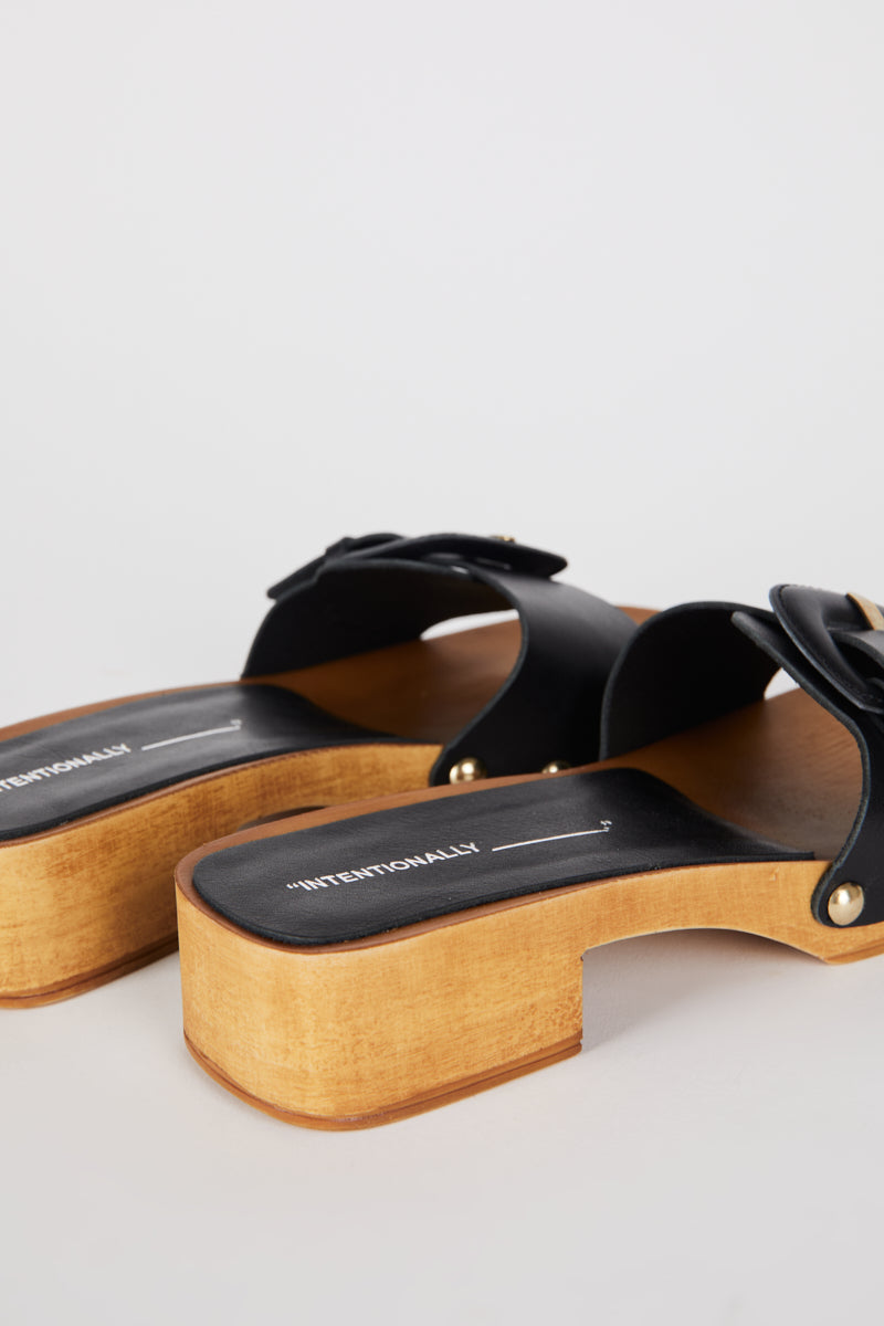 Mar Leather Clog