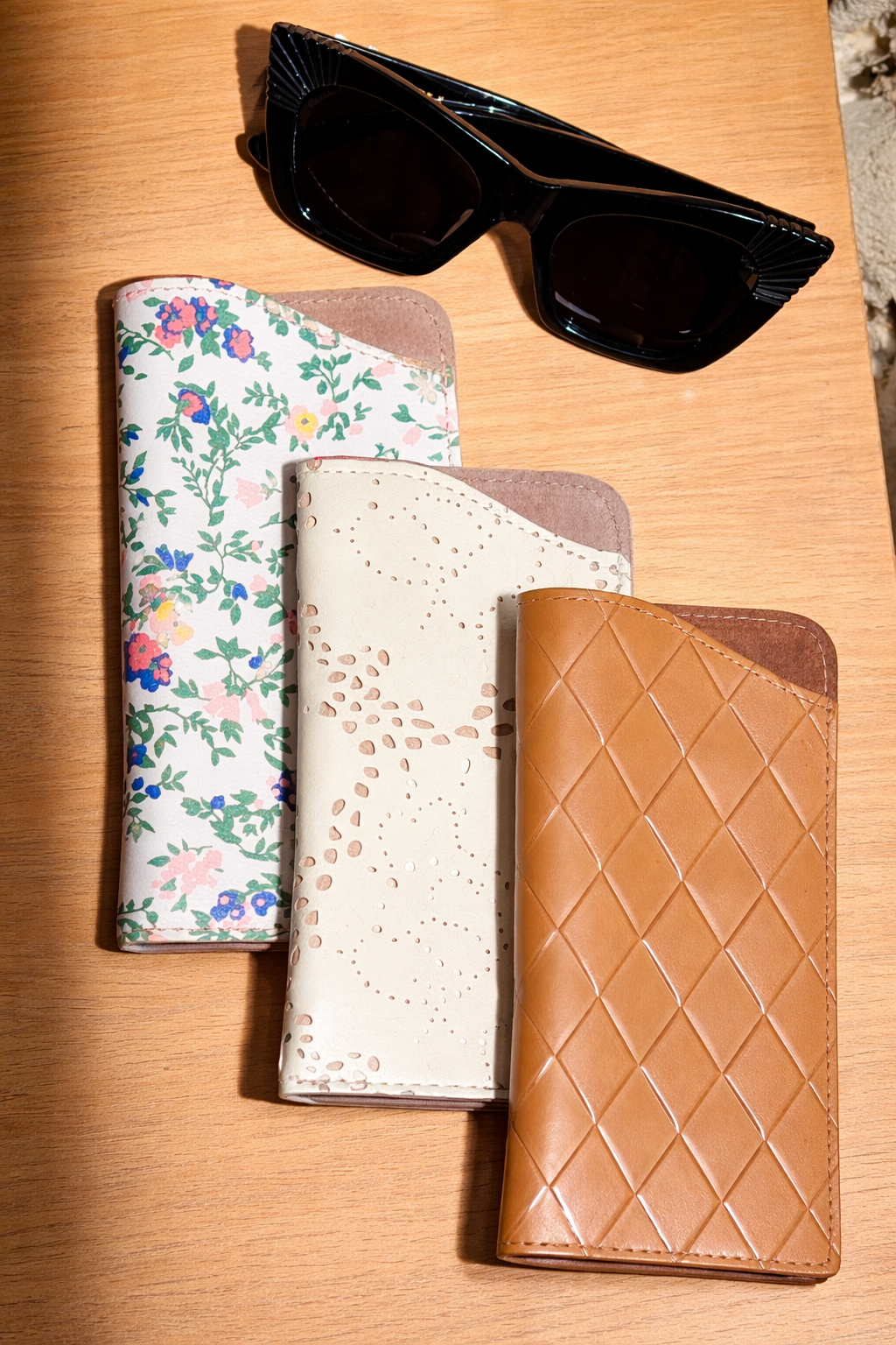 Kim White - Glasses Case - White/Tan