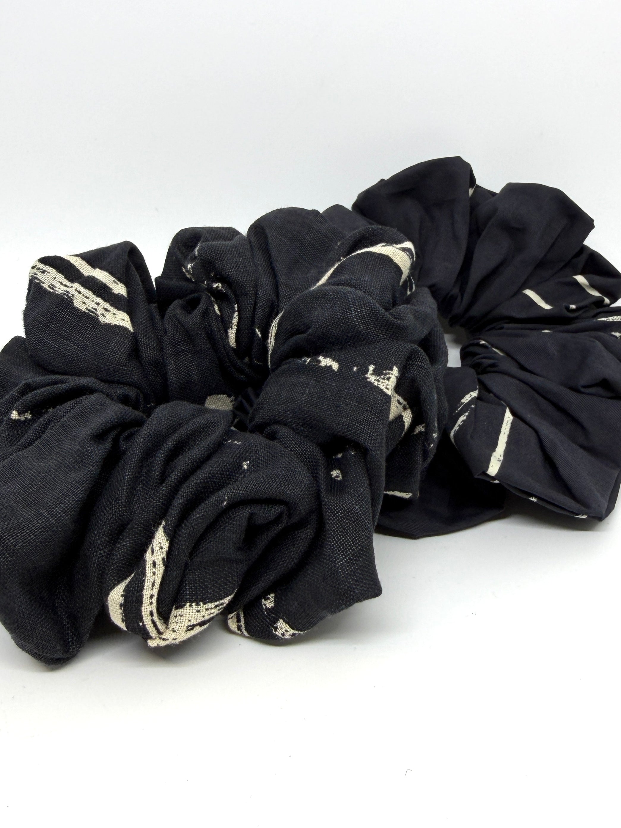 Scrunchie - Black Sumi