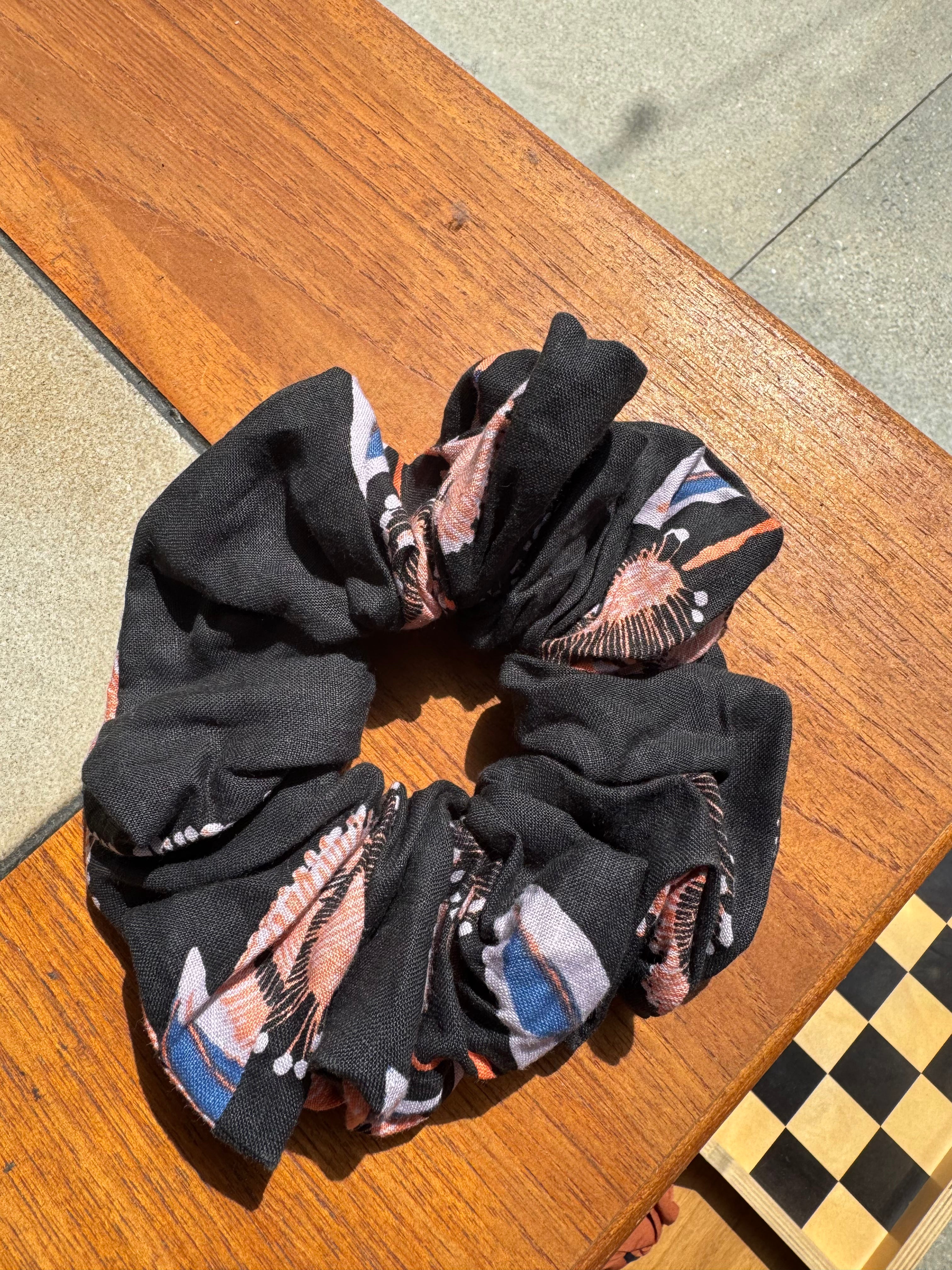 Scrunchie - Coral Thistle