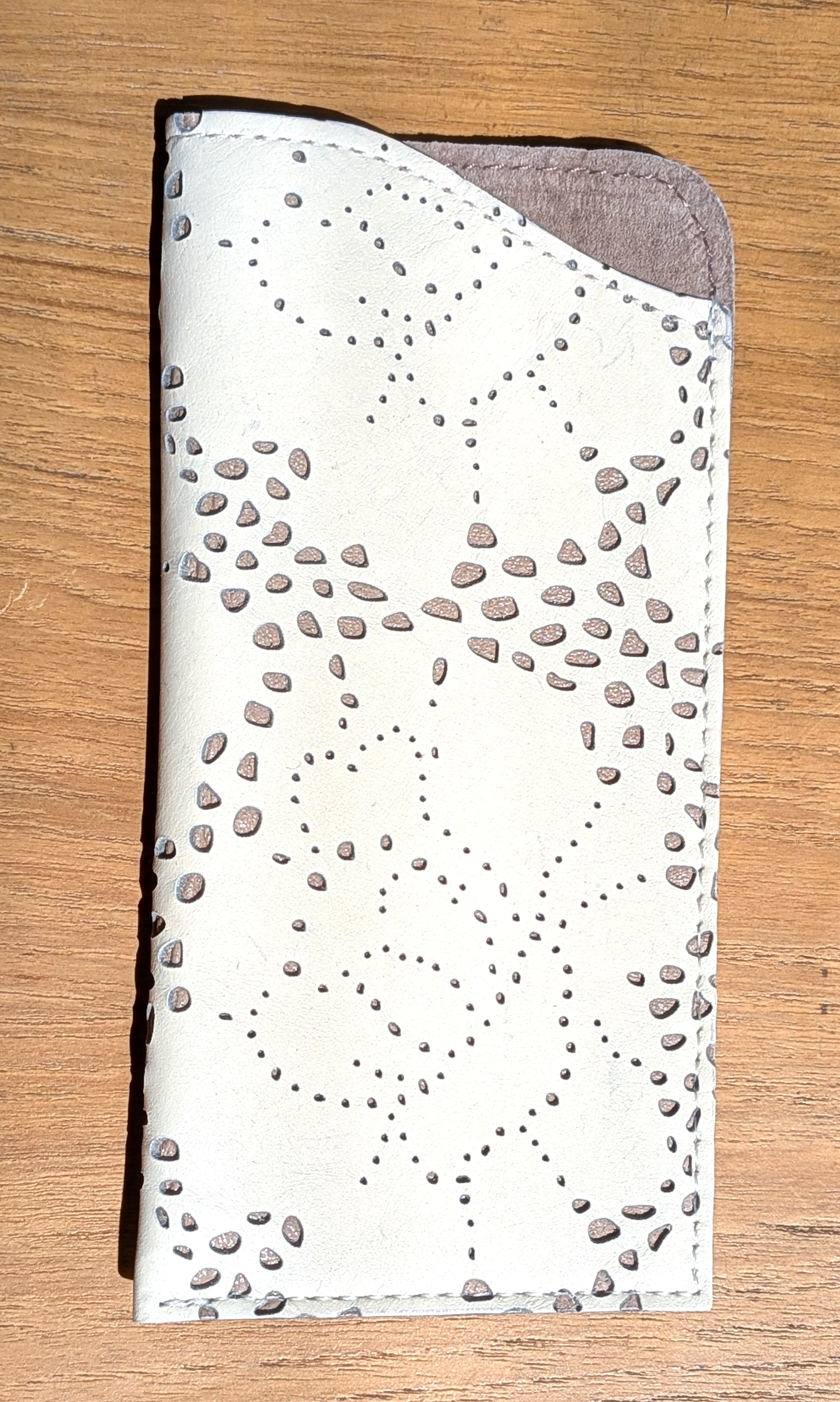 Kim White - Glasses Case - White/Tan